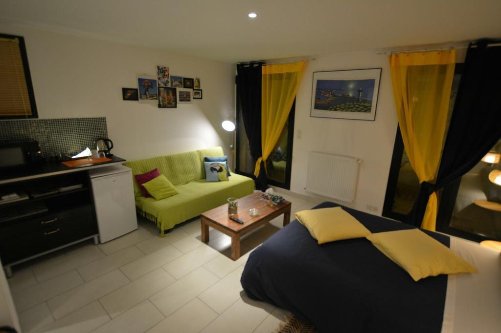 Maison D'Hotes Les Coudreaux 루얼말메이슨 외부 사진